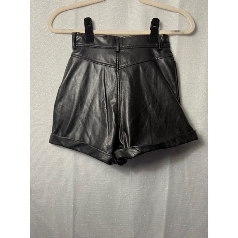 PRETTY LITTLE THING BLACK PLEATHER SHORTS SIZE 2 - Picture 2 of 7